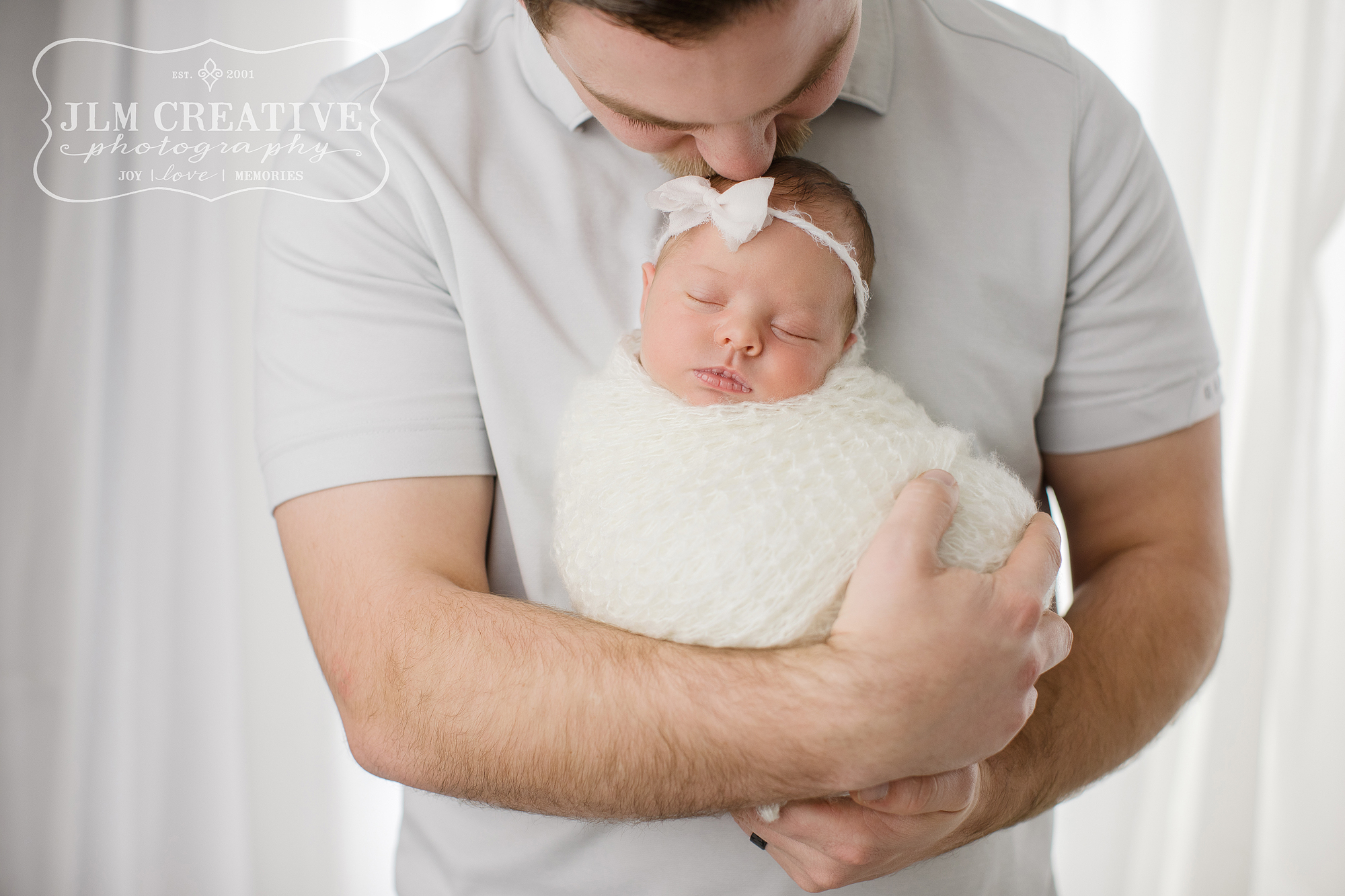 dad kisses new baby girl